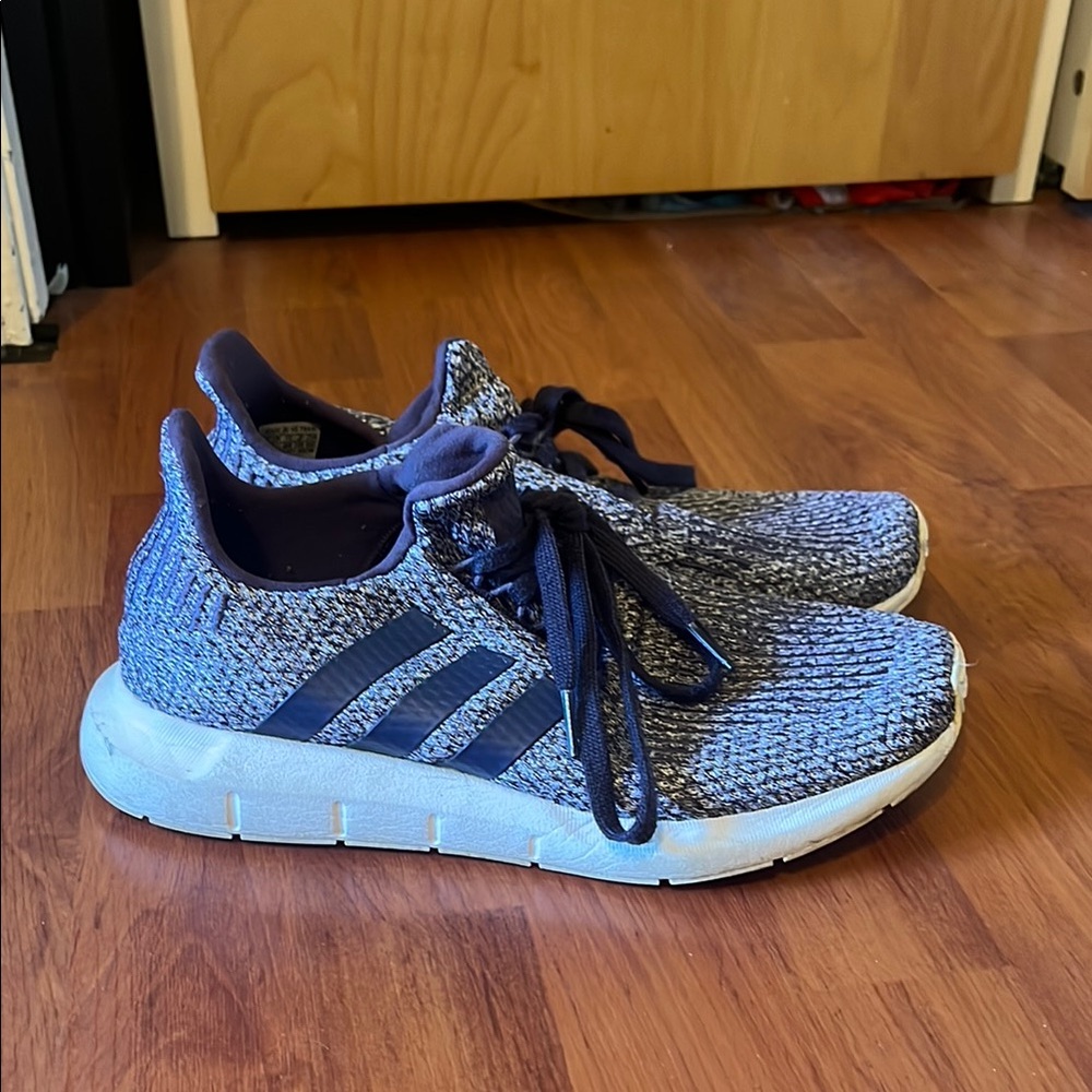 Adidas Sneakers